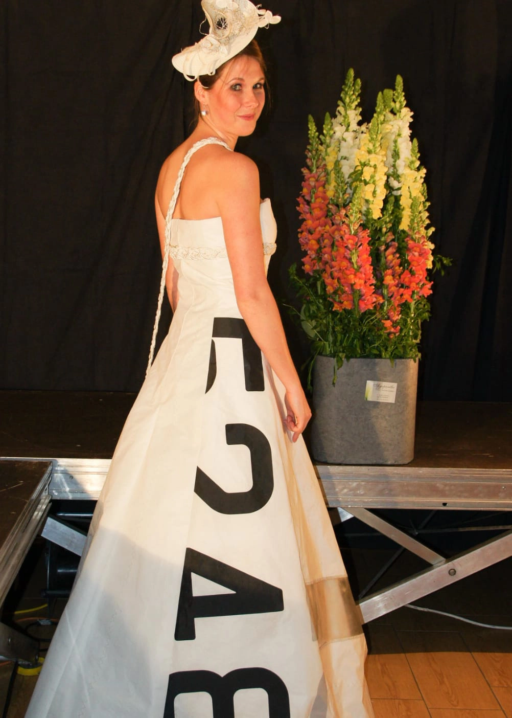 mannequin en robe blanche
